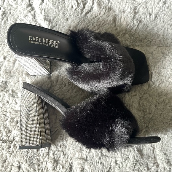 Cape Robbin Black Softy Fur high heels, women’s shoes, size 10 - Picture 3 of 6